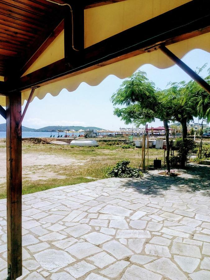 Retro Beach House Nea Peramos  Exterior photo