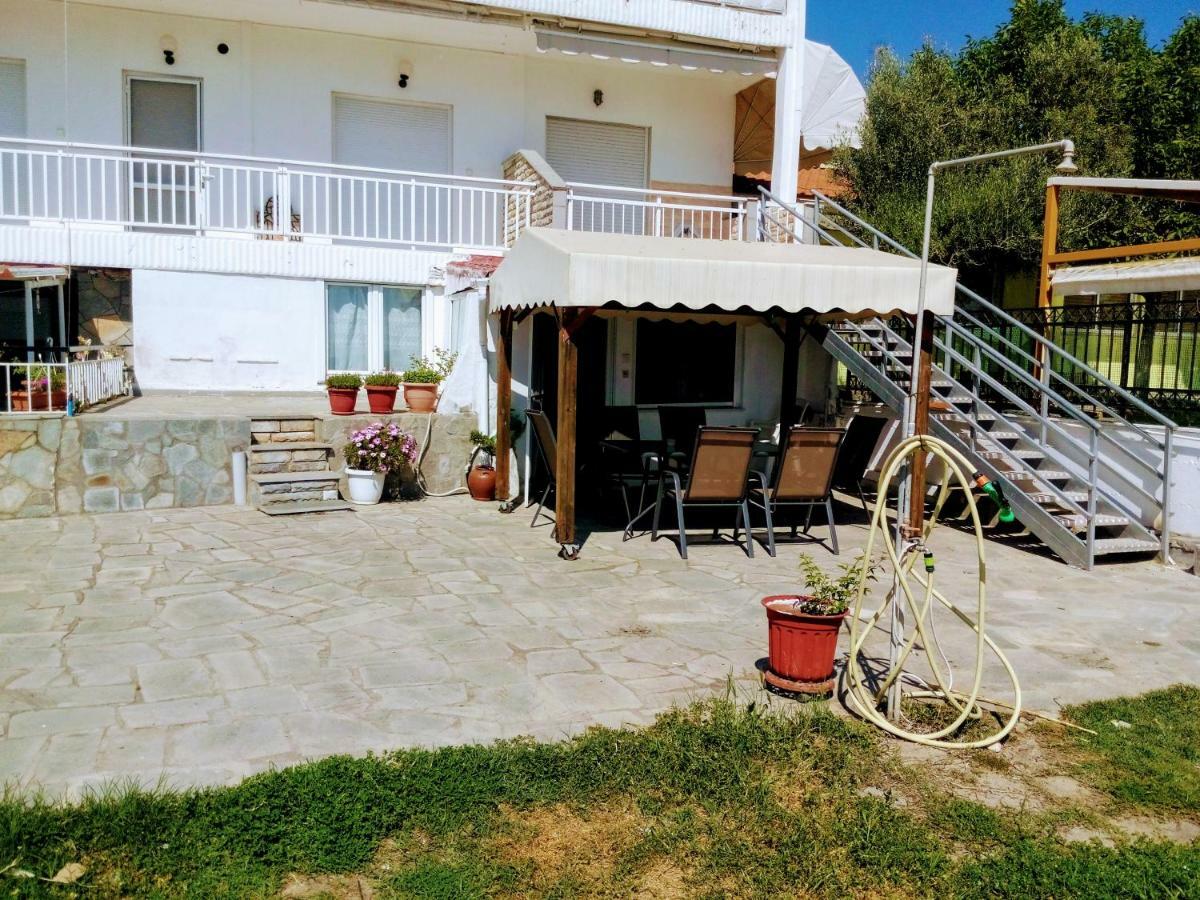 Retro Beach House Nea Peramos  Exterior photo
